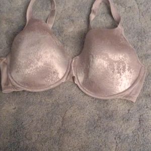 Playtex like new tan bra 42D with wire